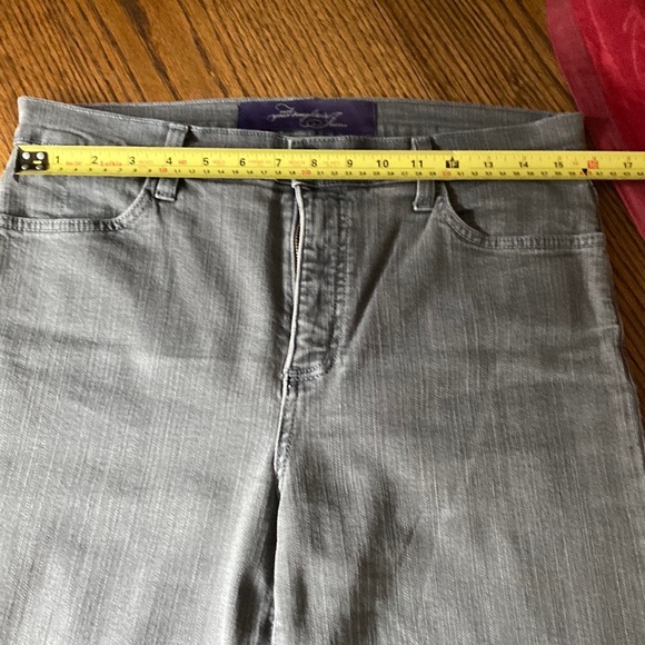 NYDJ GREY JEANS SIZE 10 . - Picture 11 of 15